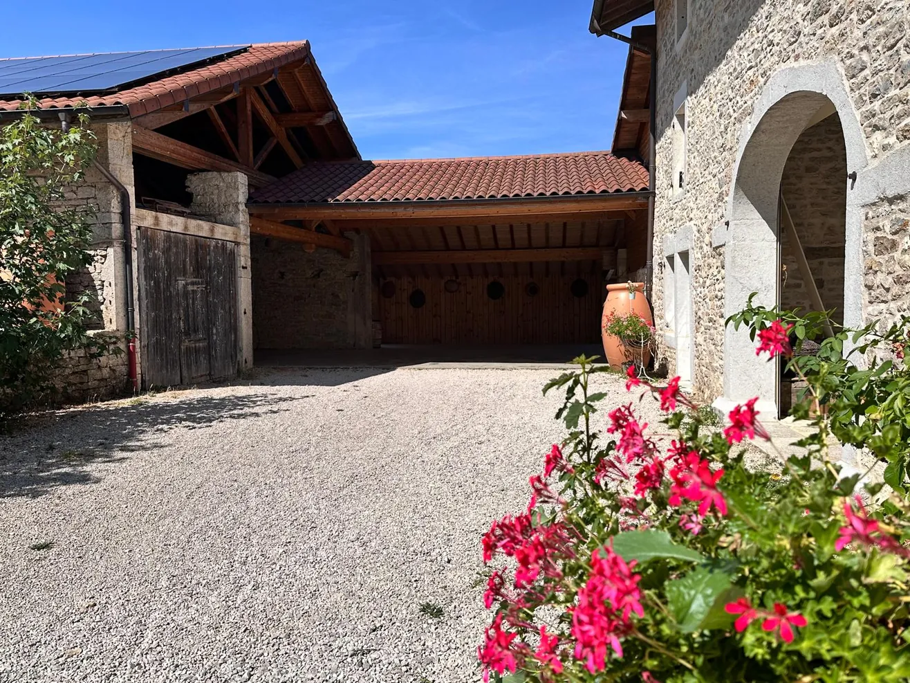 Domaine avec extérieurs idéaux pour les clubs