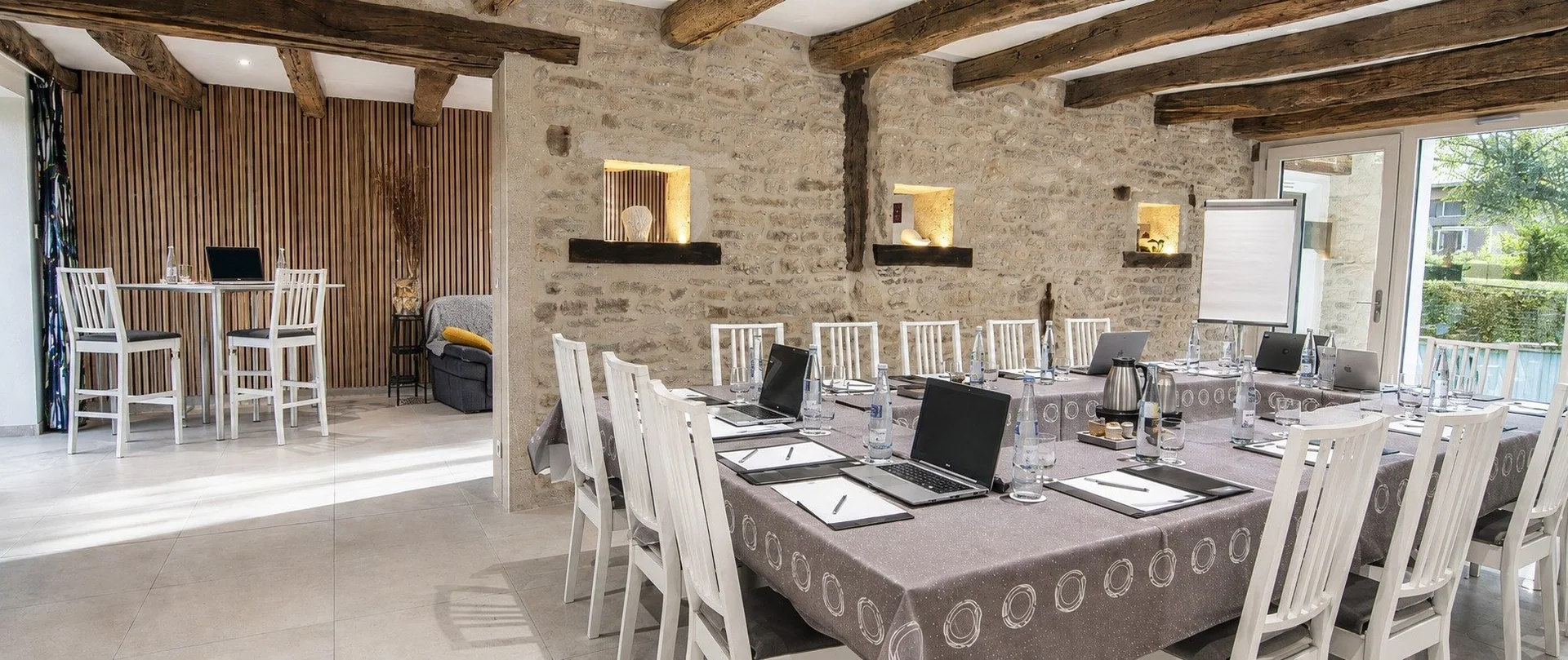 Salle du Clos aménagée pour une réunion