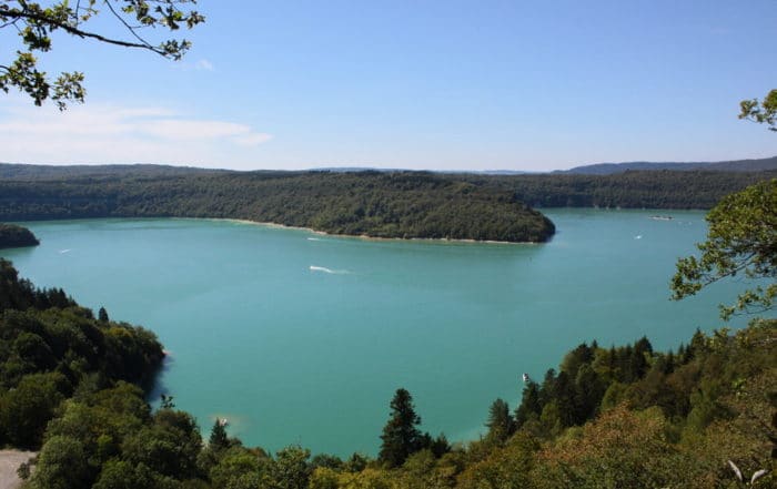 grand gîte et chalets à 100 km de Lyon